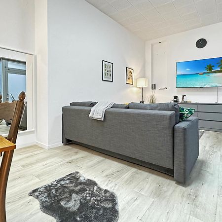 2 Zimmer Apartment Fuer 6 P, 15 Min Zum Flughafen Esslingen am Neckar Esterno foto