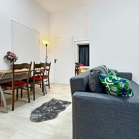 2 Zimmer Apartment Fuer 6 P, 15 Min Zum Flughafen Esslingen am Neckar Esterno foto
