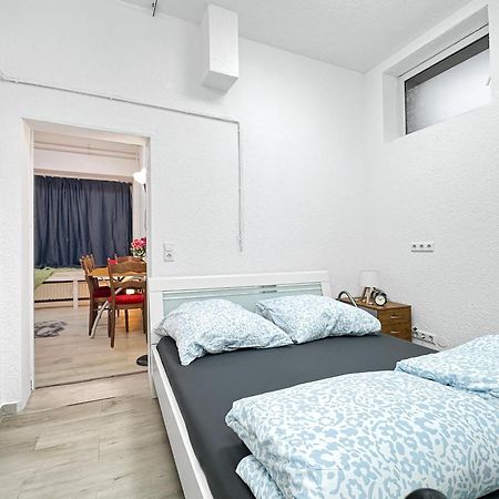 2 Zimmer Apartment Fuer 6 P, 15 Min Zum Flughafen Esslingen am Neckar Esterno foto